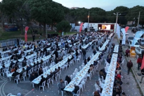 Gömeç’te Balıkesir Büyükşehir Belediyesi’nin iftarına vatandaş akını