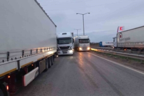 Kapıkule’de tır sürücülerine gelen yanlış SMS 10 kilometre kuyruğa neden oldu