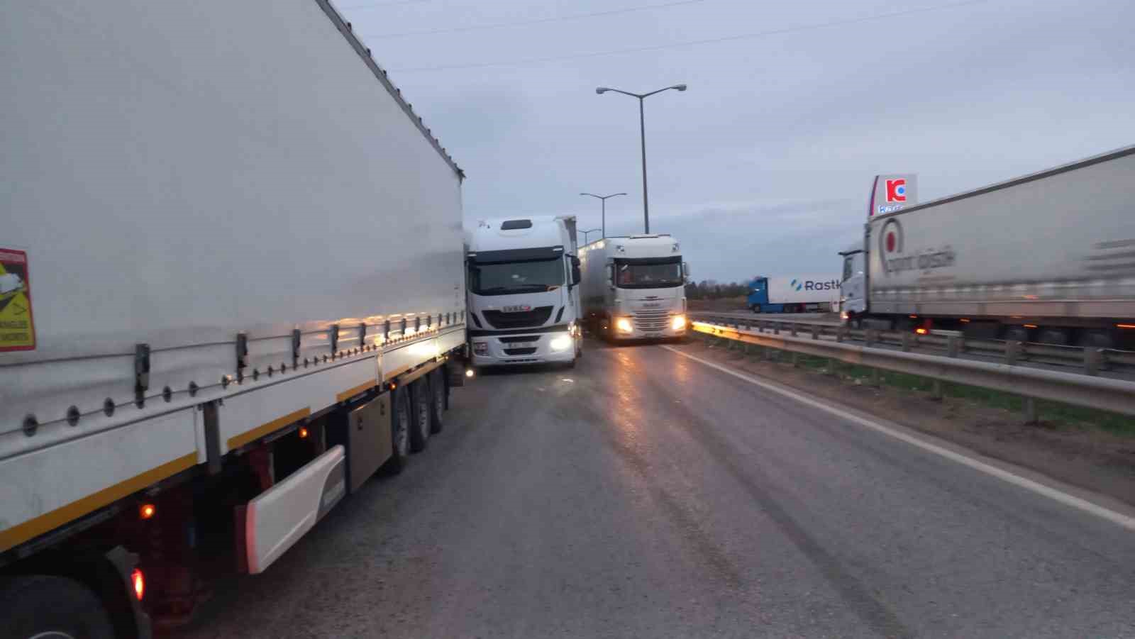 Kapıkule’de tır sürücülerine gelen yanlış SMS 10 kilometre kuyruğa neden oldu