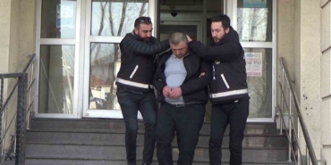 Okul müdürünün boğazını kesen bipolar hastası adliyede