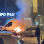 Bayrampaşa’da alev alev yanan araca vatandaşlar müdahale etti