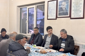 Köy sakinleri iftarda bir araya geldi