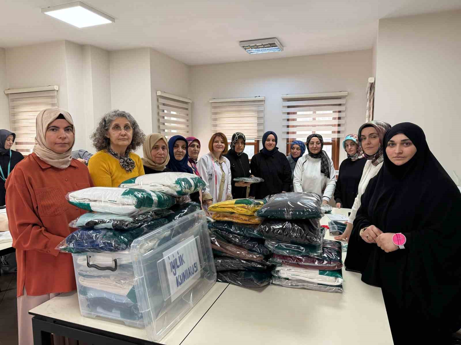 Pendik’te iyilik kumbarası doldu taştı: İhtiyaç sahiplerine bayramlık hediyesi