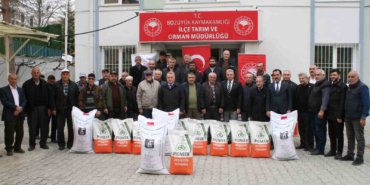 Bozüyük’te çiftçilere nohut ve ayçiçeği tohumu dağıtıldı