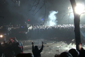 Saraçhane’de toplanan göstericiler polise meşale fırlattı