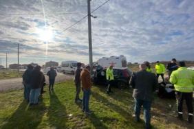 Direğe çarpan otomobildeki 6 kişi yaralandı