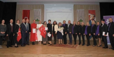 Kahraman hekimlerin hayatını meslektaşları teatral oyunla anlattı