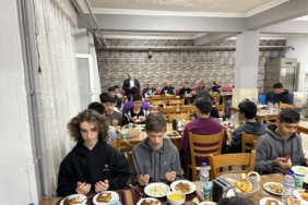 Kaymakam İlyas Memiş, Burhaniye Kuvâyi Milliye Fen Lisesi pansiyonunda iftar programına katıldı