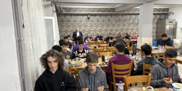 Kaymakam İlyas Memiş, Burhaniye Kuvâyi Milliye Fen Lisesi pansiyonunda iftar programına katıldı