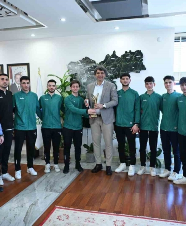 Kartepe Belediyespor Hokey Takımı şampiyon oldu