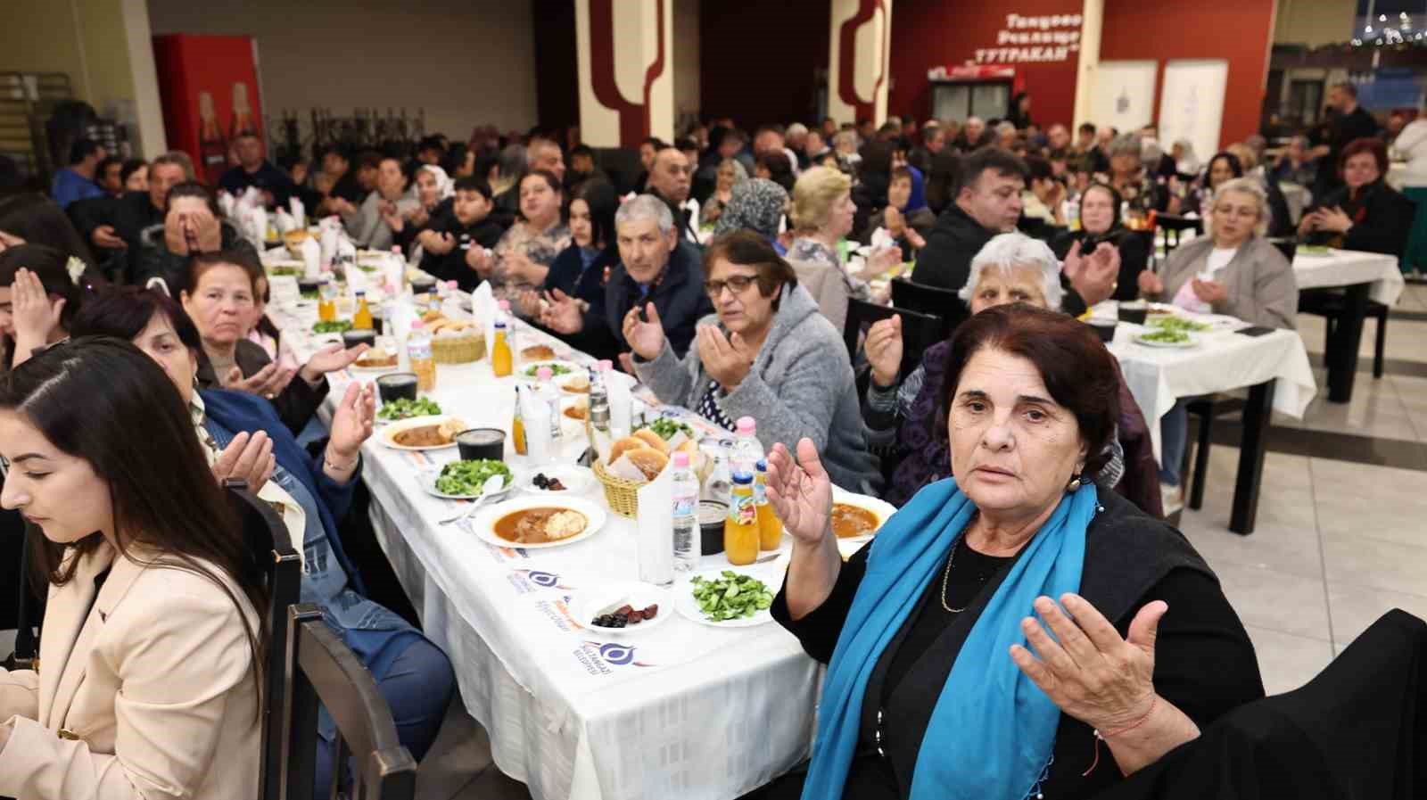 Sultangazi Belediyesi iftar sofralarını Balkan ülkelerine taşıdı