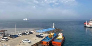 Sis etkisini yitirdi, Çanakkale Boğazı’nda feribot seferleri tekrar başladı