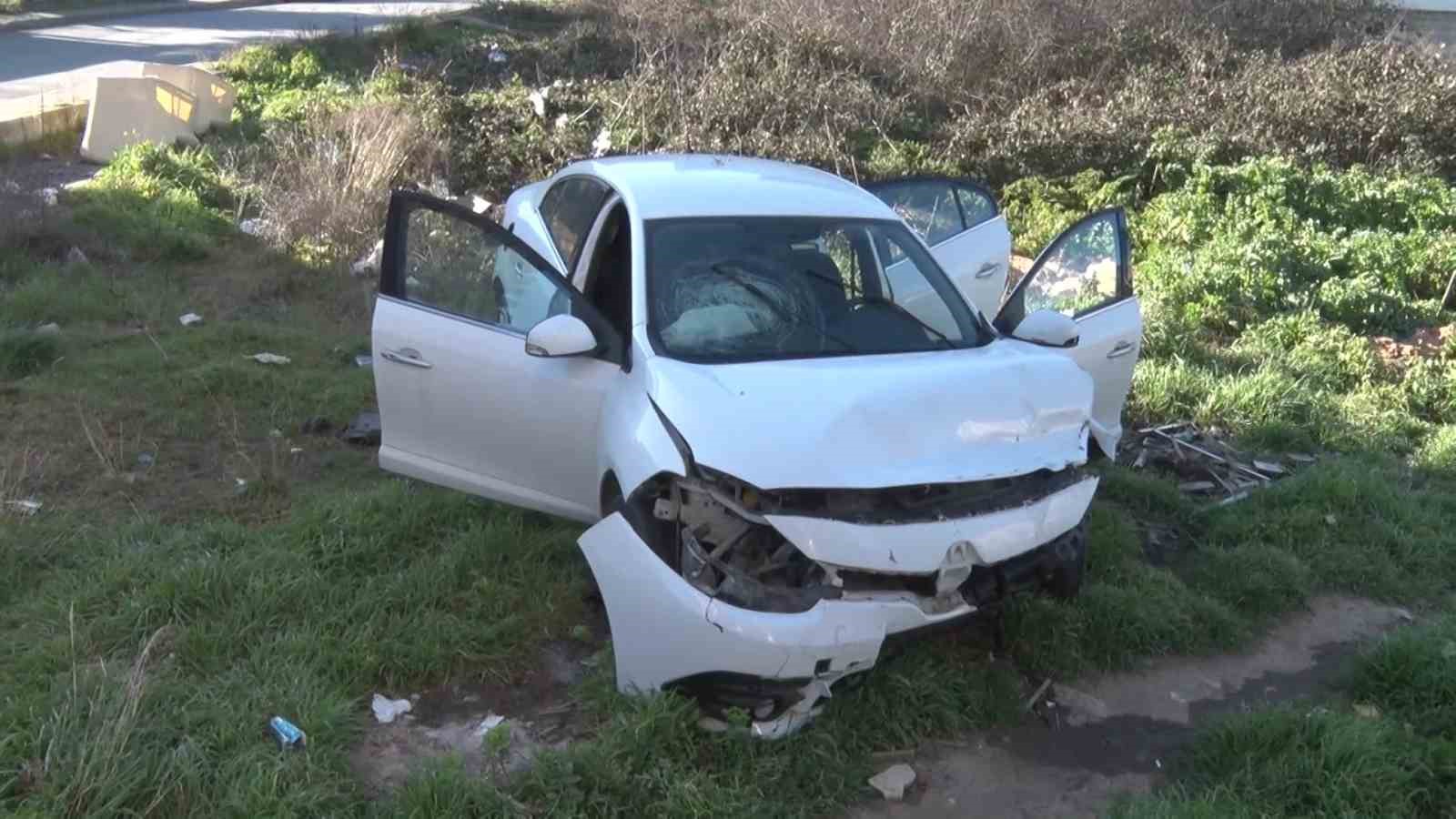 Ataşehir’de bilincini kaybeden sürücü araçlara çarparak durdu