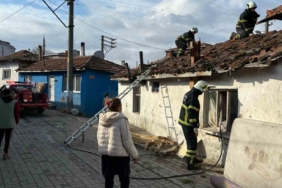 Edirne’de tek katlı evin bacasında yangın: 2 kişi dumandan etkilendi