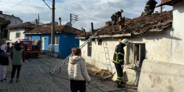 Edirne’de tek katlı evin bacasında yangın: 2 kişi dumandan etkilendi