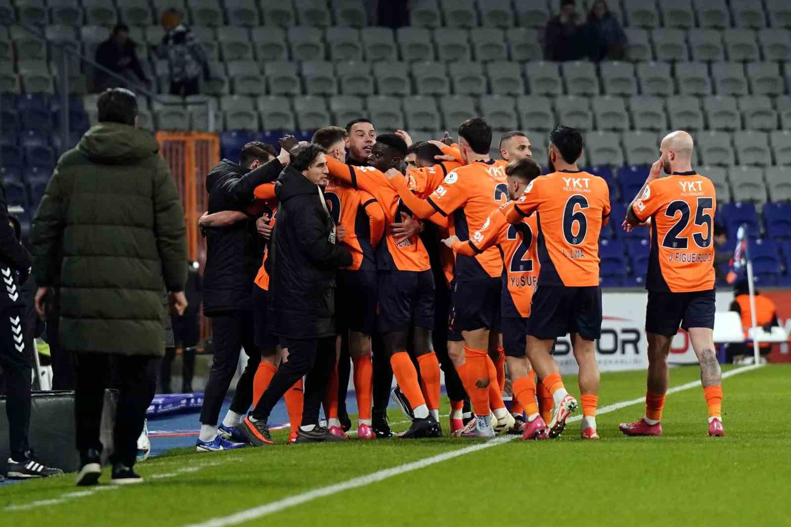 Trendyol Süper Lig: Başakşehir: 1 - Sivasspor: 0 (İlk yarı)