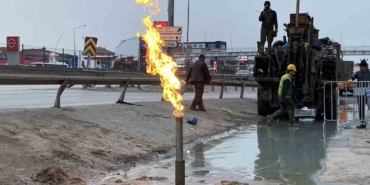 Kartepe’de yer altından yine gaz çıktı, ekipler kontrollü olarak yaktı
