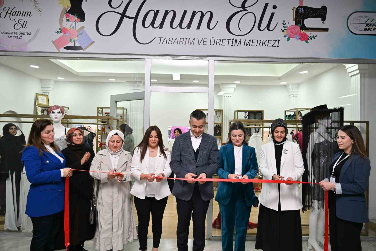 Esenyurt’un ilk ‘Hanımeli Tasarım ve Üretim Merkezi’ açıldı