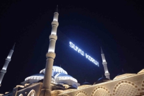 Dünya Su Günü’nde Büyük Çamlıca Camii’nin mahyalarına "Su" konulu mesajlar yazıldı