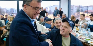 Altıeylül Ramazan’da komşularının yanında