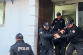 Polisin baskın düzenlediği evde silah, tarihi eser, uyuşturucu ele geçirildi