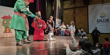 Çocuklar Ramazan şenliğinde eğleniyor