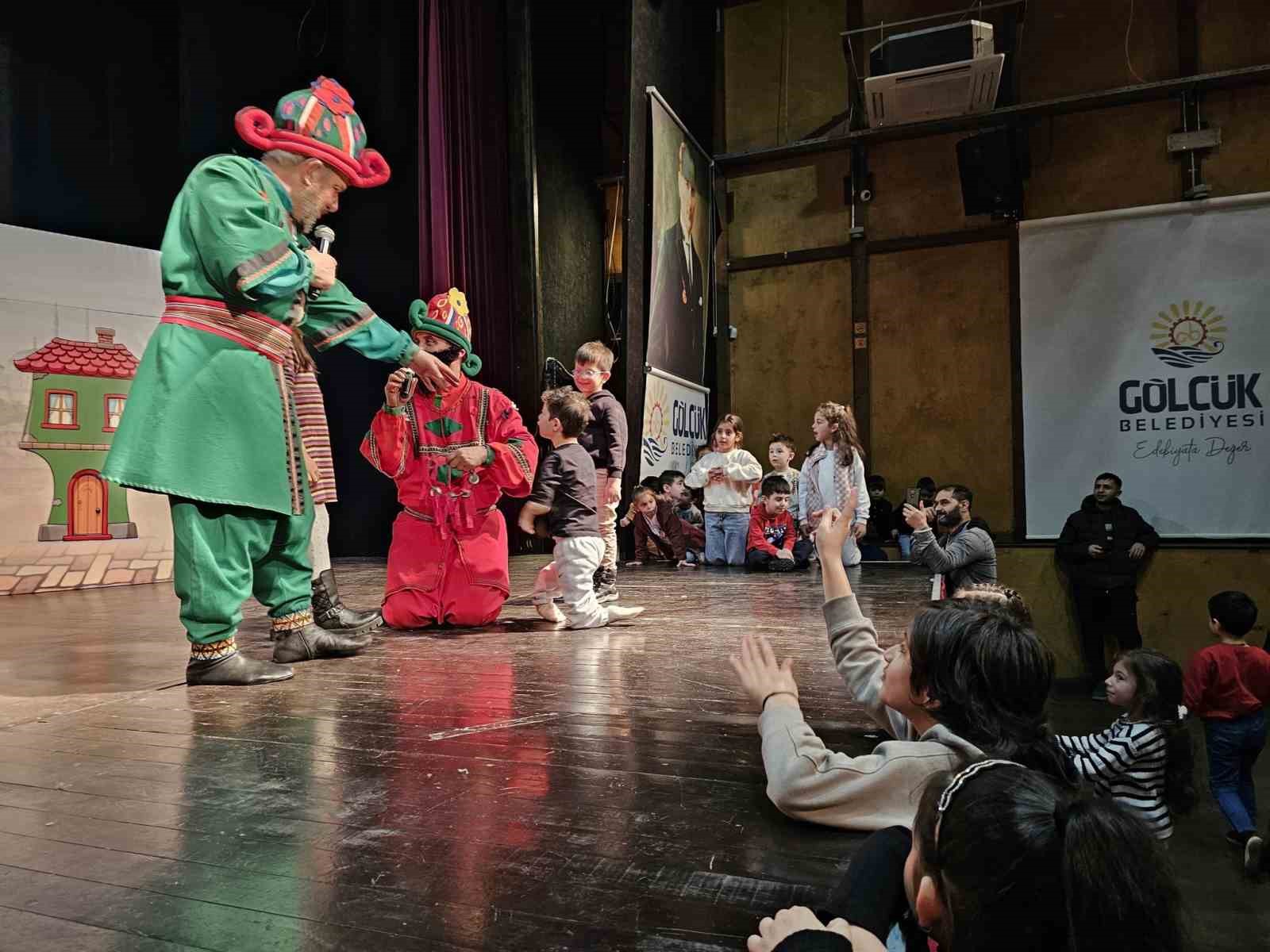 Çocuklar Ramazan şenliğinde eğleniyor