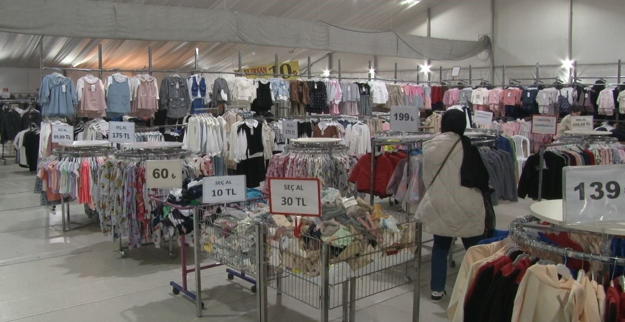 Kağıthane Hasbahçe’de düzenlenen Ramazan’a Özel Bayram Alışveriş Festivali’ne yoğun ilgi
