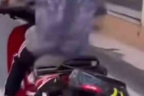 Kaskı kafasına değil plakaya taktı...İlginç anlar kamerada