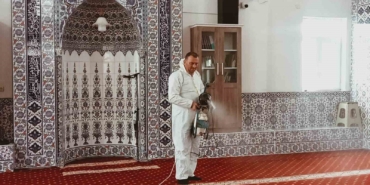 Ramazan ayı boyunca camilerde hijyen çalışmaları devam ediyor