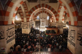 Edirne’de Ramazan Bayramı’nda vatandaşlar camilere akın etti