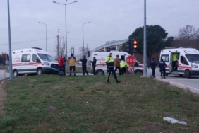 Ambulansla otomobilin çarpıştığı kaza kamerada