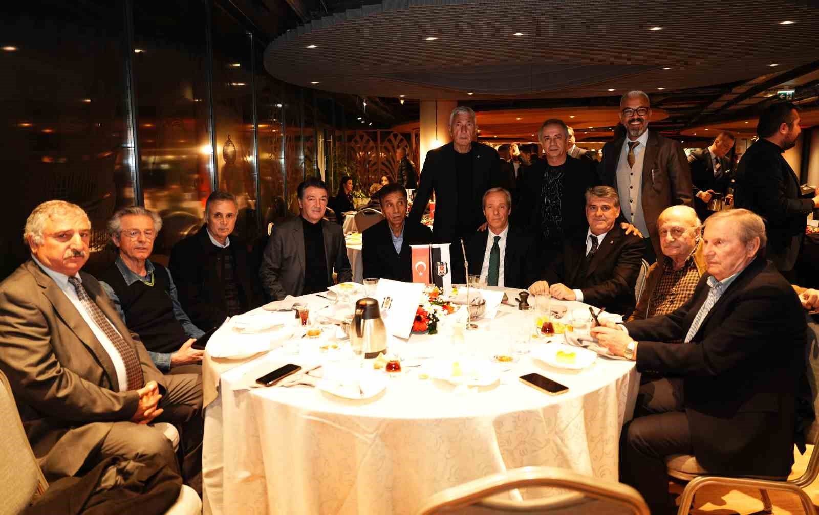 Beşiktaş camiası iftarda bir araya geldi