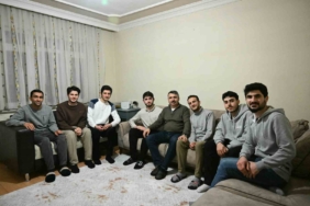 Başkan Yılmaz sahuru gençlerle yaptı