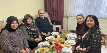 Hazırlanan yemekler ihtiyaç sahibi ailelerin iftar sofralarına ulaştırılıyor