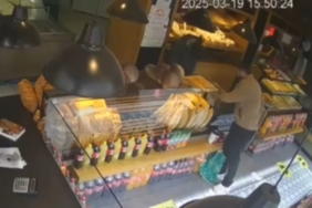 Bağış kumbarasını çalan şahıs kameraya yakalandı