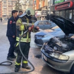 Park halindeki otomobilde yangın çıktı