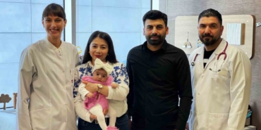 Özofagus atrezisi olan yeni doğan bebeğe üç kesiden yemek borusu yapıldı