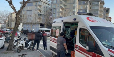 Çorlu’da kamyonetle çarpışan motokurye yaralandı