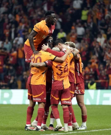 Trendyol Süper Lig: Galatasaray: 3 - Antalyaspor: 0 (İlk yarı)