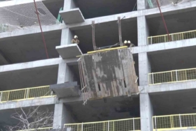 Ümraniye’de inşaat iskelesinden düşen işçiler hayatını kaybetti