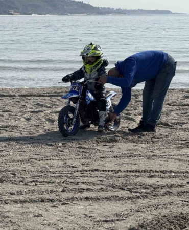 3 buçuk yaşında motocross tutkunu minikten göz dolduran performans