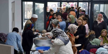 Bir asrı geçkin gelenekte 12 bin kişi bayramlaştı