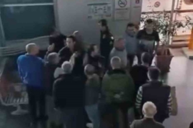 Güvenlik görevlileri ile vatandaşlar arasındaki gerginlik kamerada