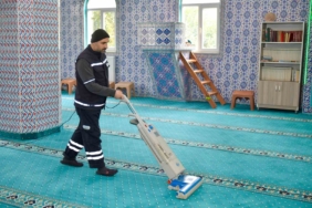 Esenyurt Belediyesi’nden camilerde bayram temizliği