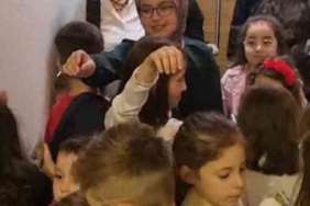 Bir yetişkin 20 çocuk kapı kapı bayramlaştı