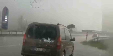 Bursa’da dolu yağışı sürücülere zor anlar yaşattı