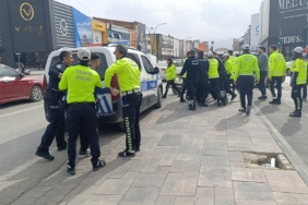 Kasktan ceza yedi, ekiplere zor anlar yaşattı: O anlar kamerada