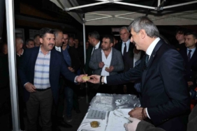 Başkan Alemdar, namaz çıkışı vatandaşa helva ikram etti