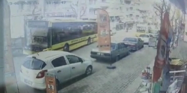 Belediye otobüsü 4 araca böyle çarptı